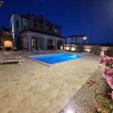 Villa Brioni With Pool By Rentistra Cabrunici Екстер'єр фото