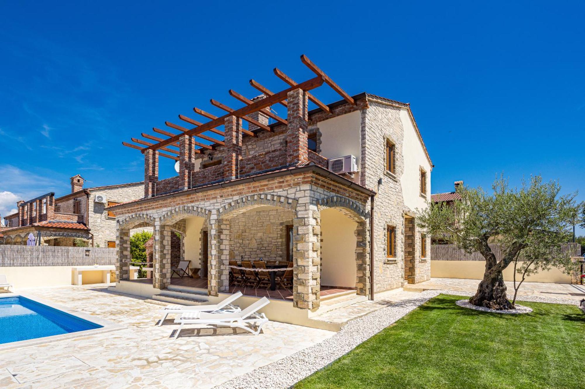 Villa Brioni With Pool By Rentistra Cabrunici Екстер'єр фото
